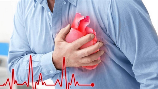 Người bệnh đột tử do tim thường cảm thấy đau ngực, khó thở.png